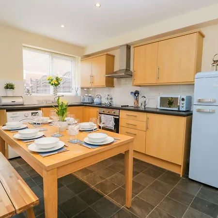 Valiant House * סקארבורו