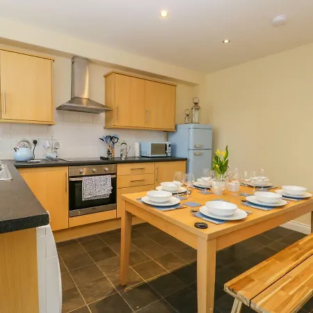 Valiant House * סקארבורו