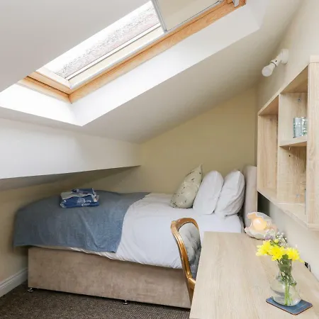 Valiant House בית נופש *