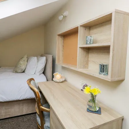 Valiant House Σκάρμπορο